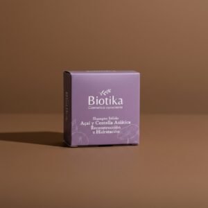 Shampoo sólido reconstructor de açaí y centella asiática Biotika 70 gramos, cosmética natural reparadora Paraguay